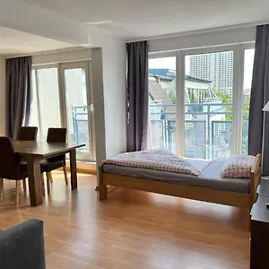 Apartment Lea Zoo Panoramablick Mit Terasse, Leipzig